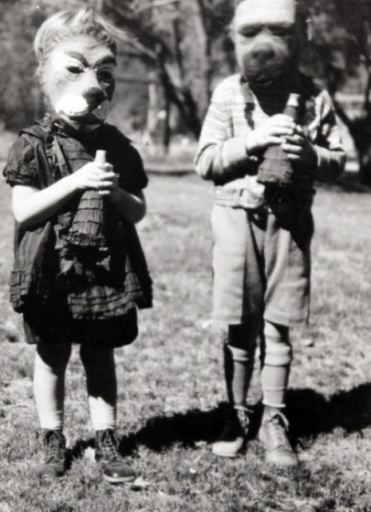 Creepy Halloween Costumes from bewteen 1930's - 1940's (4)