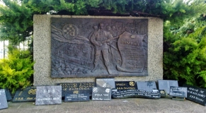 μνημείο στο Ζάγκρεμπ στη μνήμη όσων κροατών φιλάθλων τραυματίστηκαν στον αγώνα